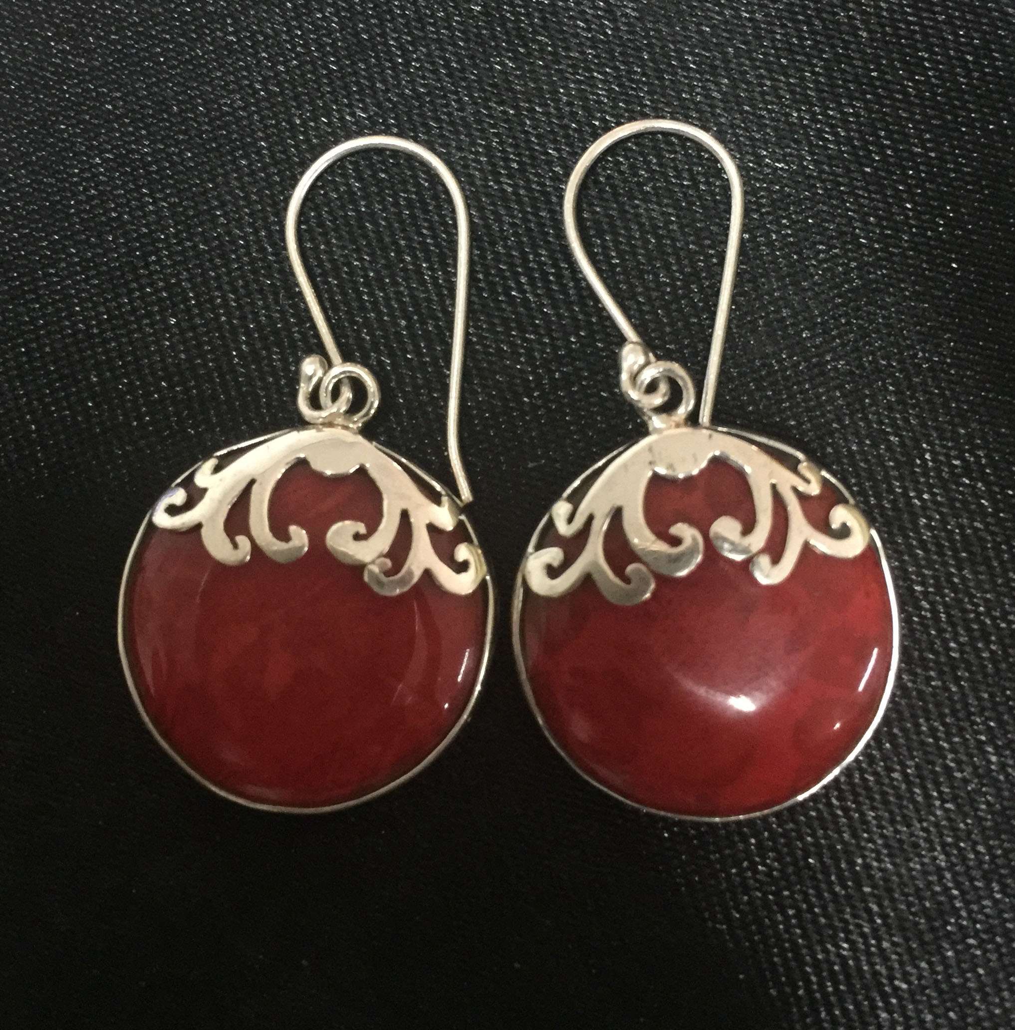 1 pc of hand carved 925 Bali silver pendant with Red Coral